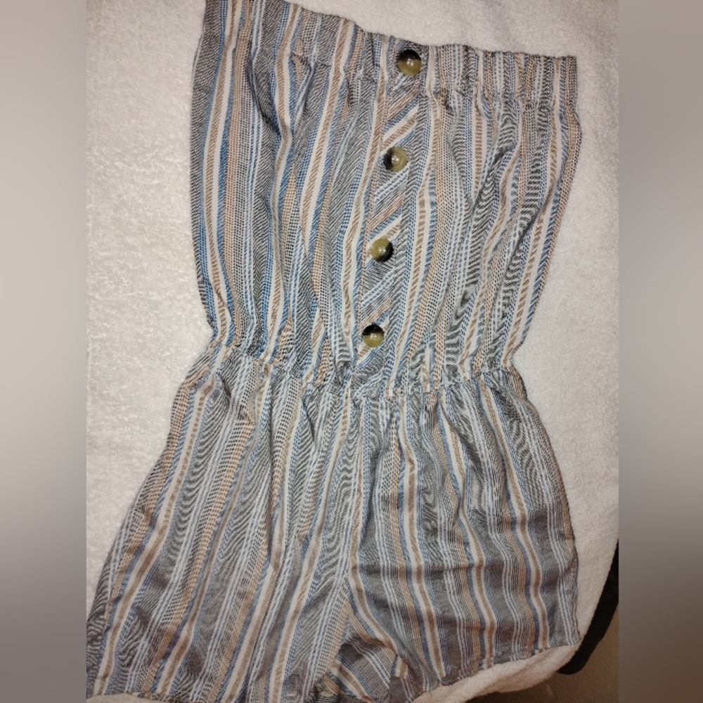 Very cute romper strapless !